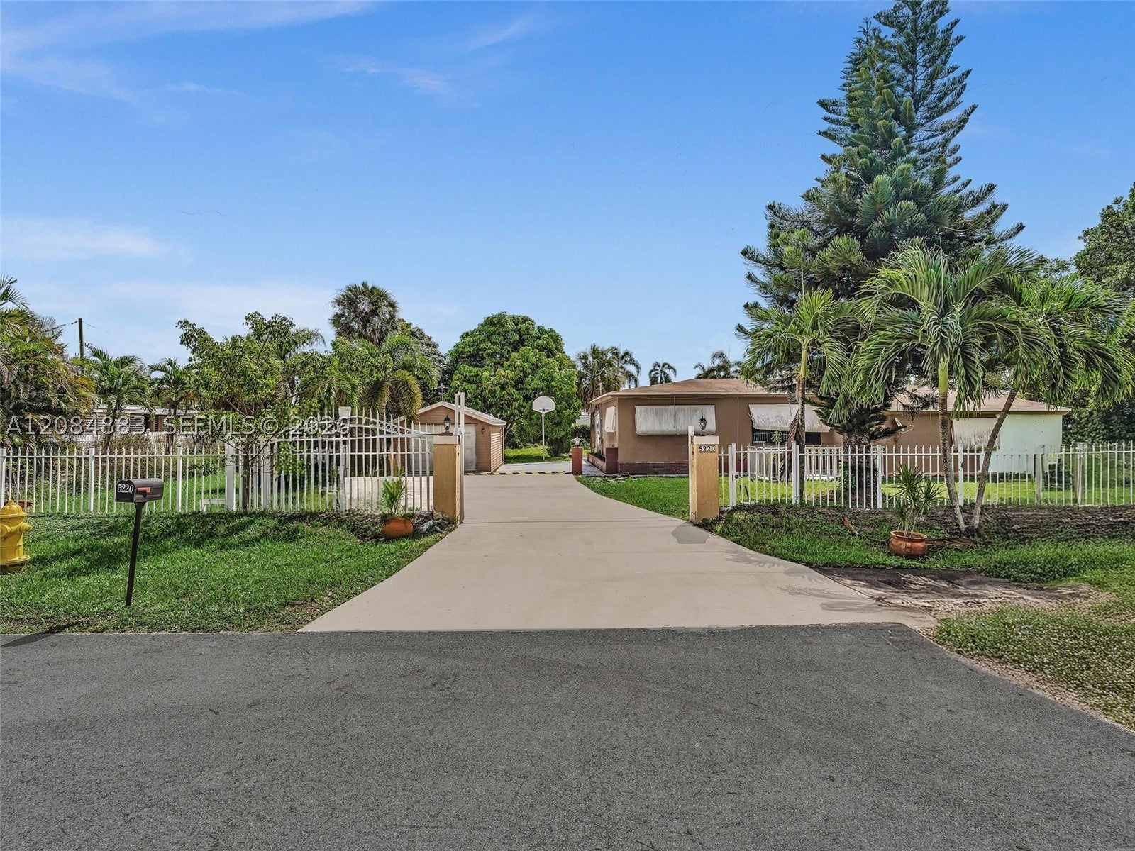 5220 SW 26th Ave