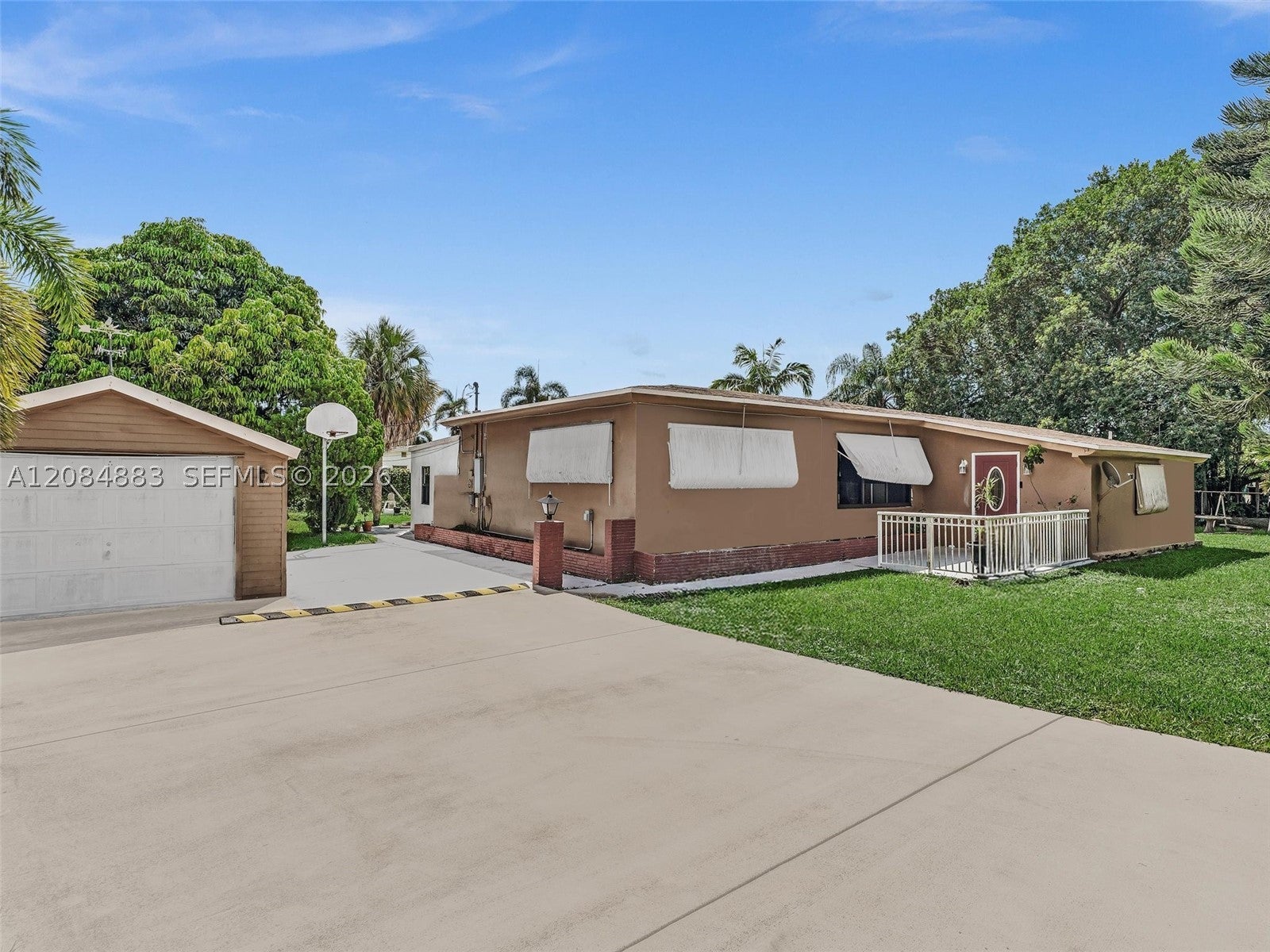5220 SW 26th Ave