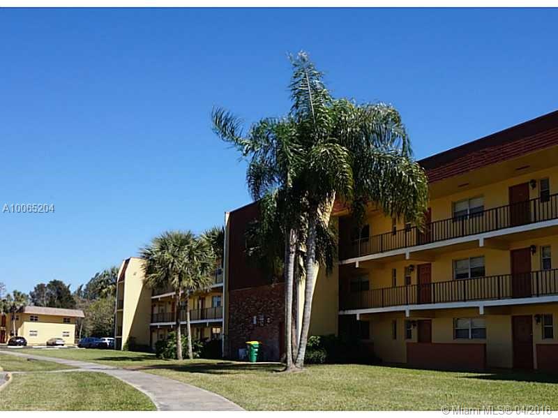 LARGE 1BED 11/2 BATH WOOD FLOORS/PATIO/QUICK APPROVAL 2 WEEKS FOR ASSOCATION APPROVAL. LAUNDRY ROOM IN BUILDING.GATED COMMUNITY.
