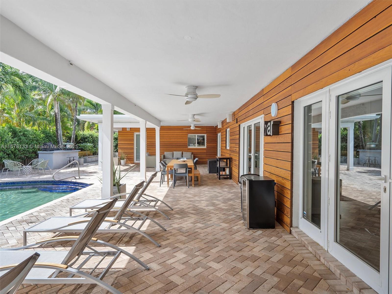 HOLLYWOOD LAKES SECTION - Residential