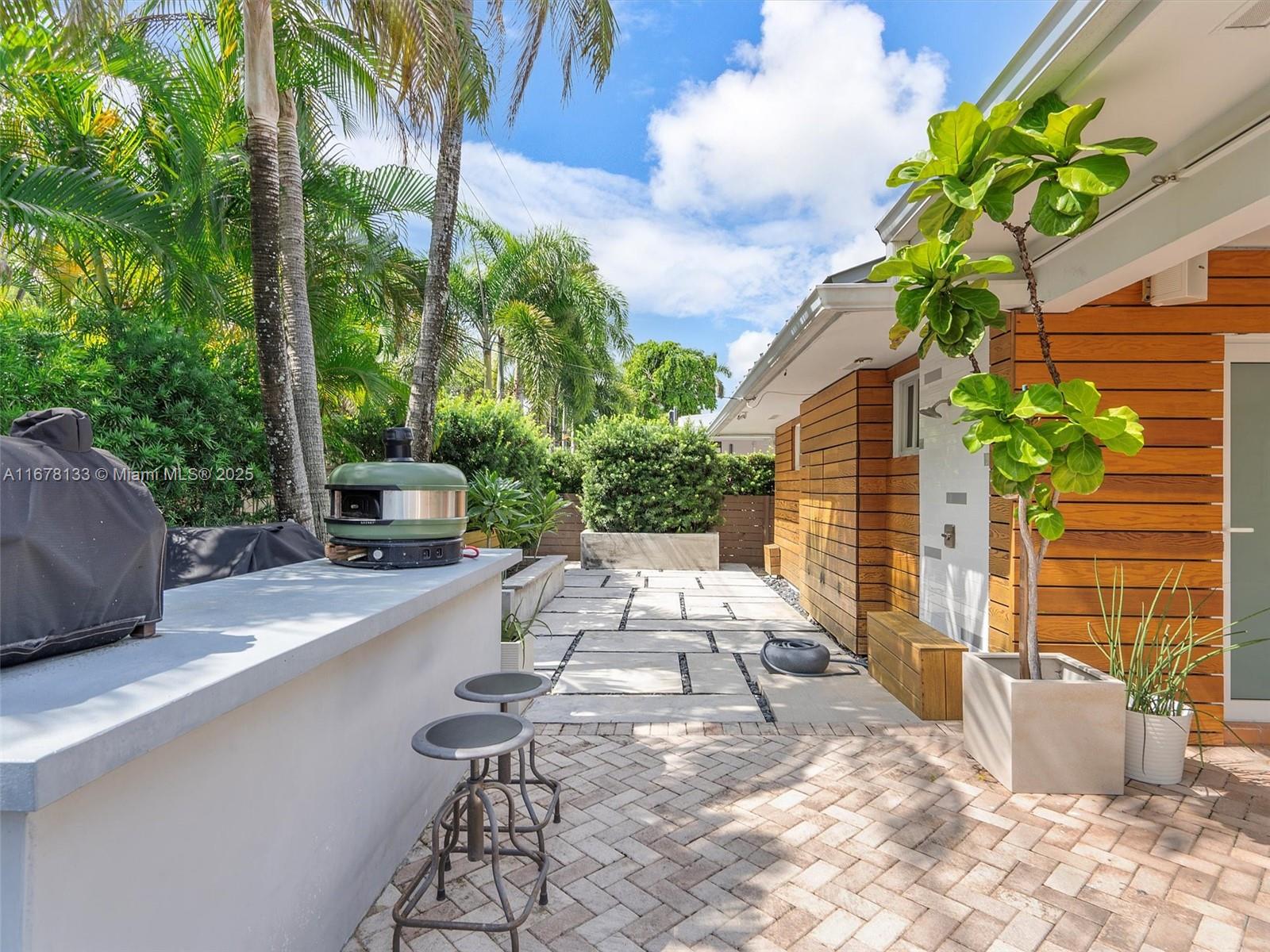 HOLLYWOOD LAKES SECTION - Residential