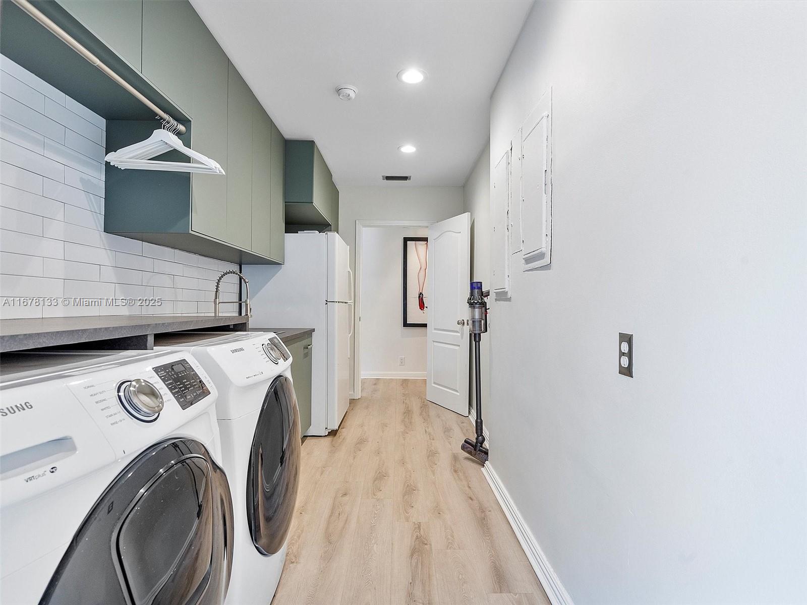 HOLLYWOOD LAKES SECTION - Residential