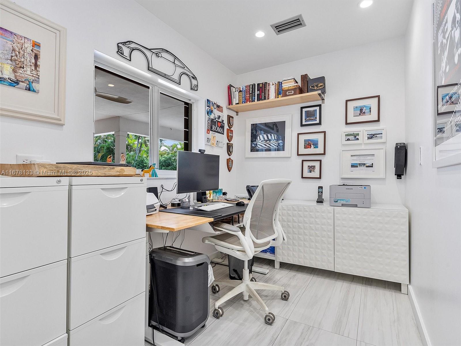 HOLLYWOOD LAKES SECTION - Residential