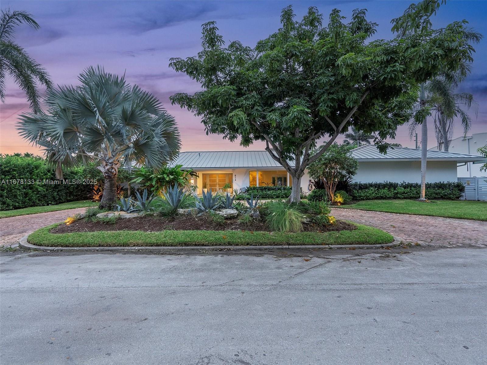 HOLLYWOOD LAKES SECTION - Residential