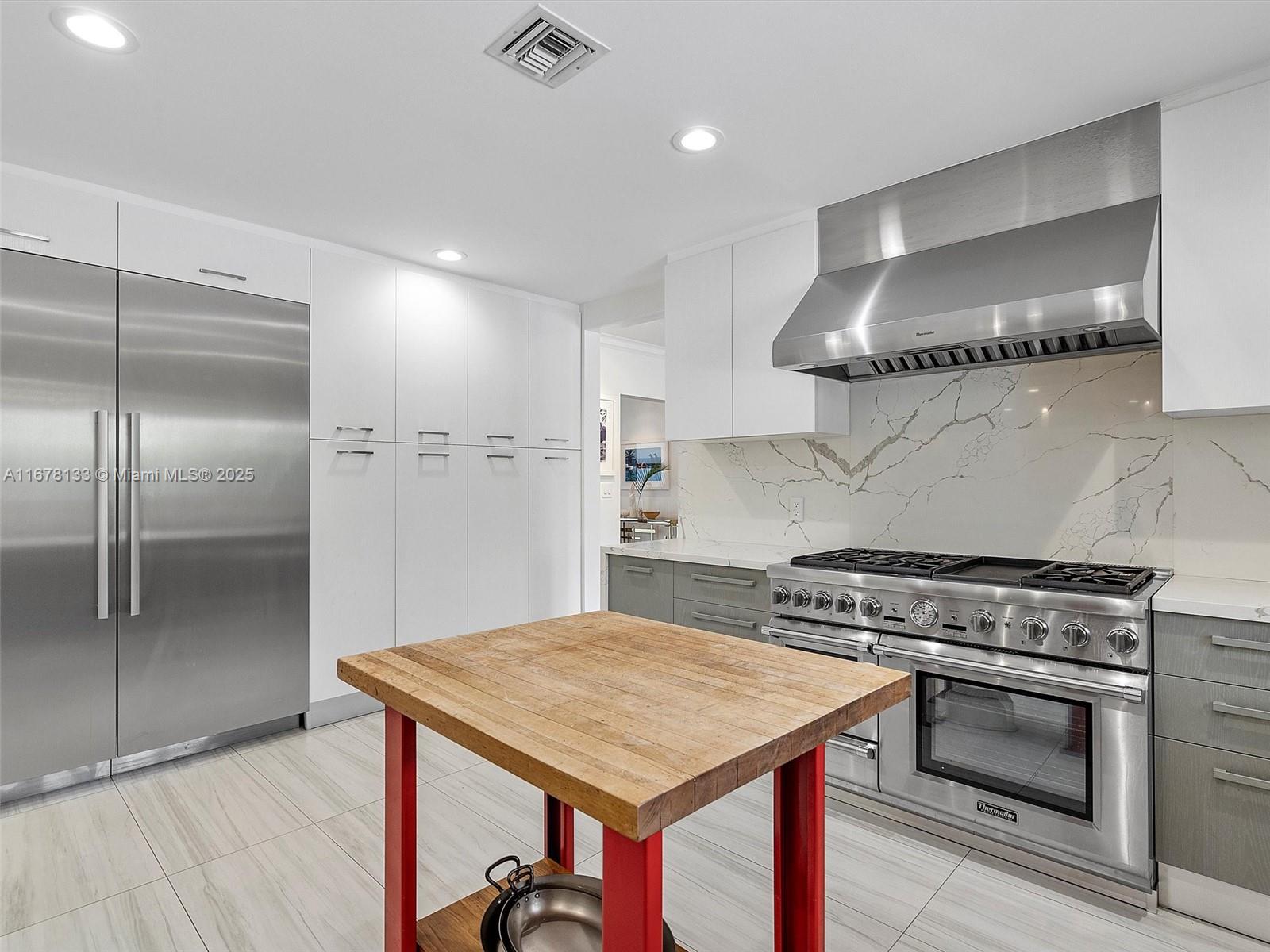 HOLLYWOOD LAKES SECTION - Residential