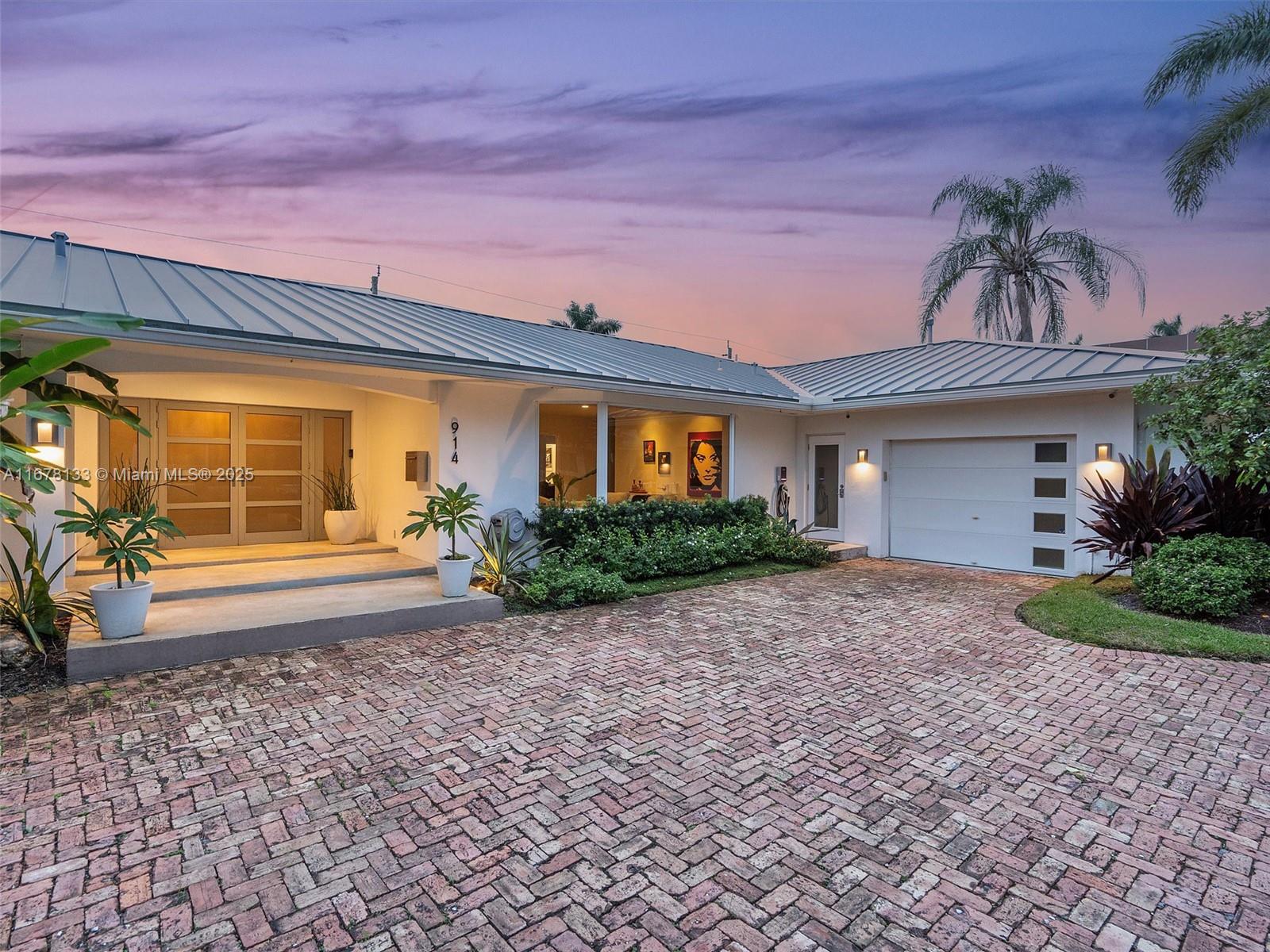 Property for Sale at 914 Adams St, Hollywood, Broward County, Florida - Bedrooms: 5 
Bathrooms: 5  - $2,499,900