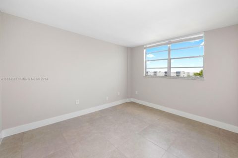 Condominium in Miami FL 14165 87th St 8.jpg