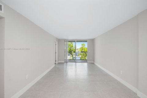 Condominium in Miami FL 14165 87th St 3.jpg