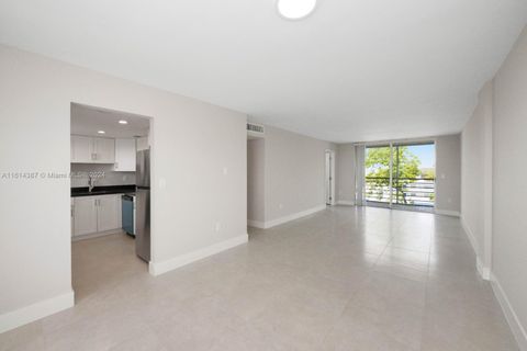 Condominium in Miami FL 14165 87th St 4.jpg