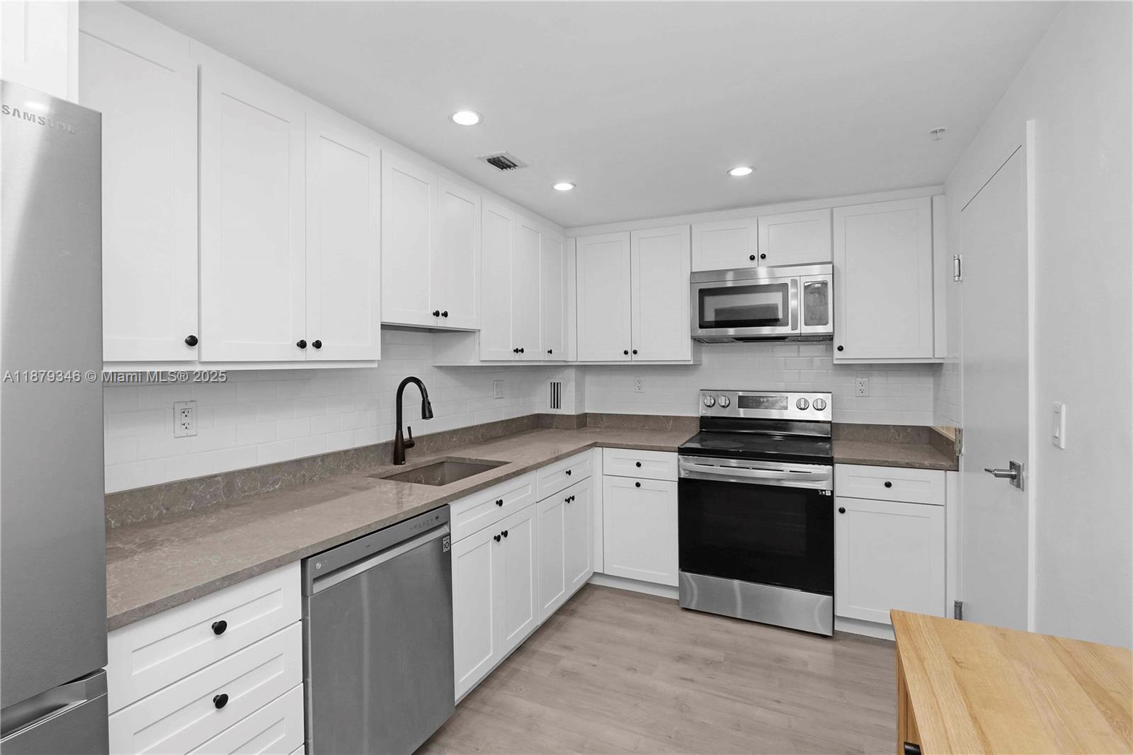 GABLES WATERWAY TOWERS CO - Residential