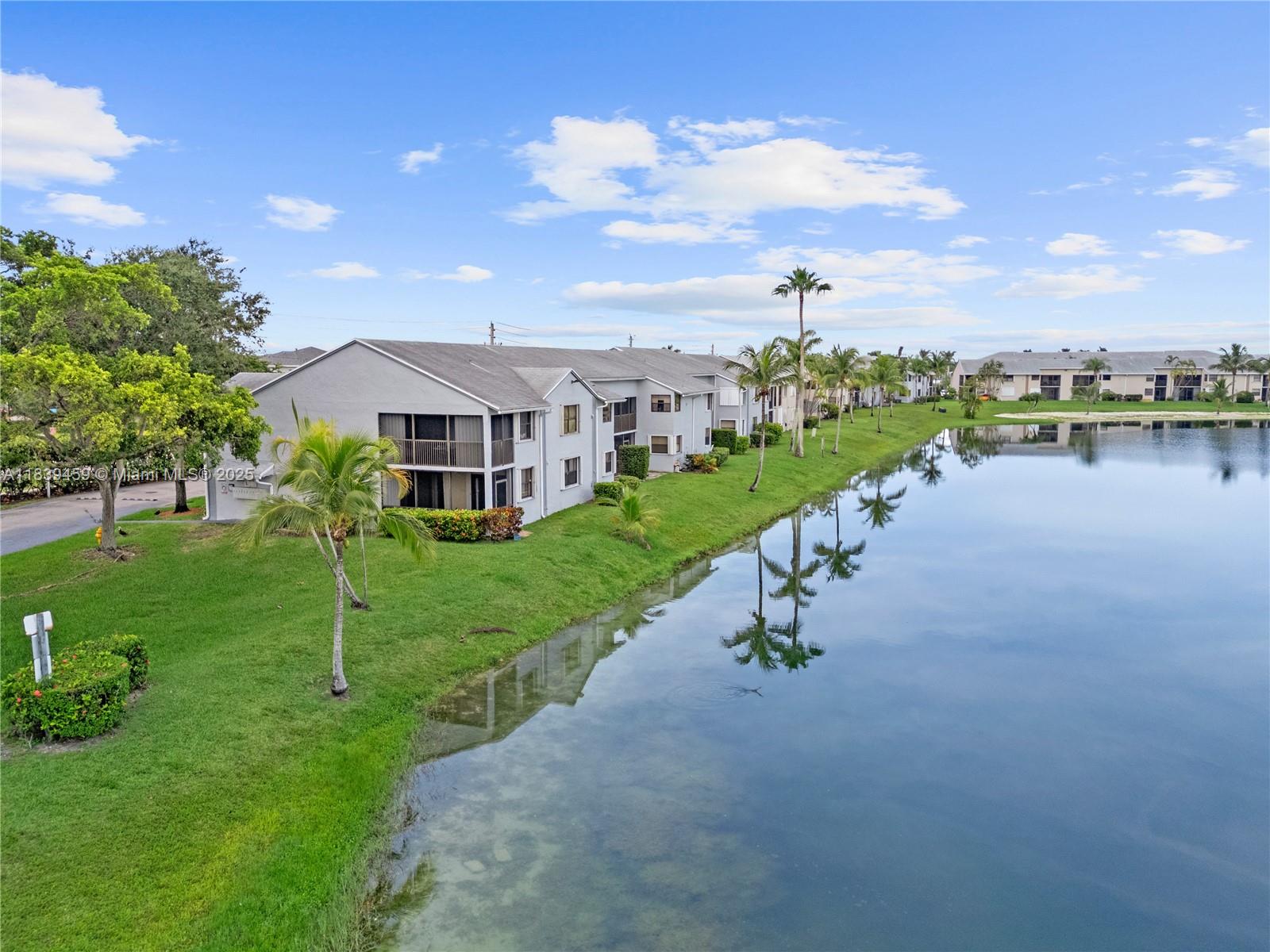 LAKESHORE CONDO 6 - Residential