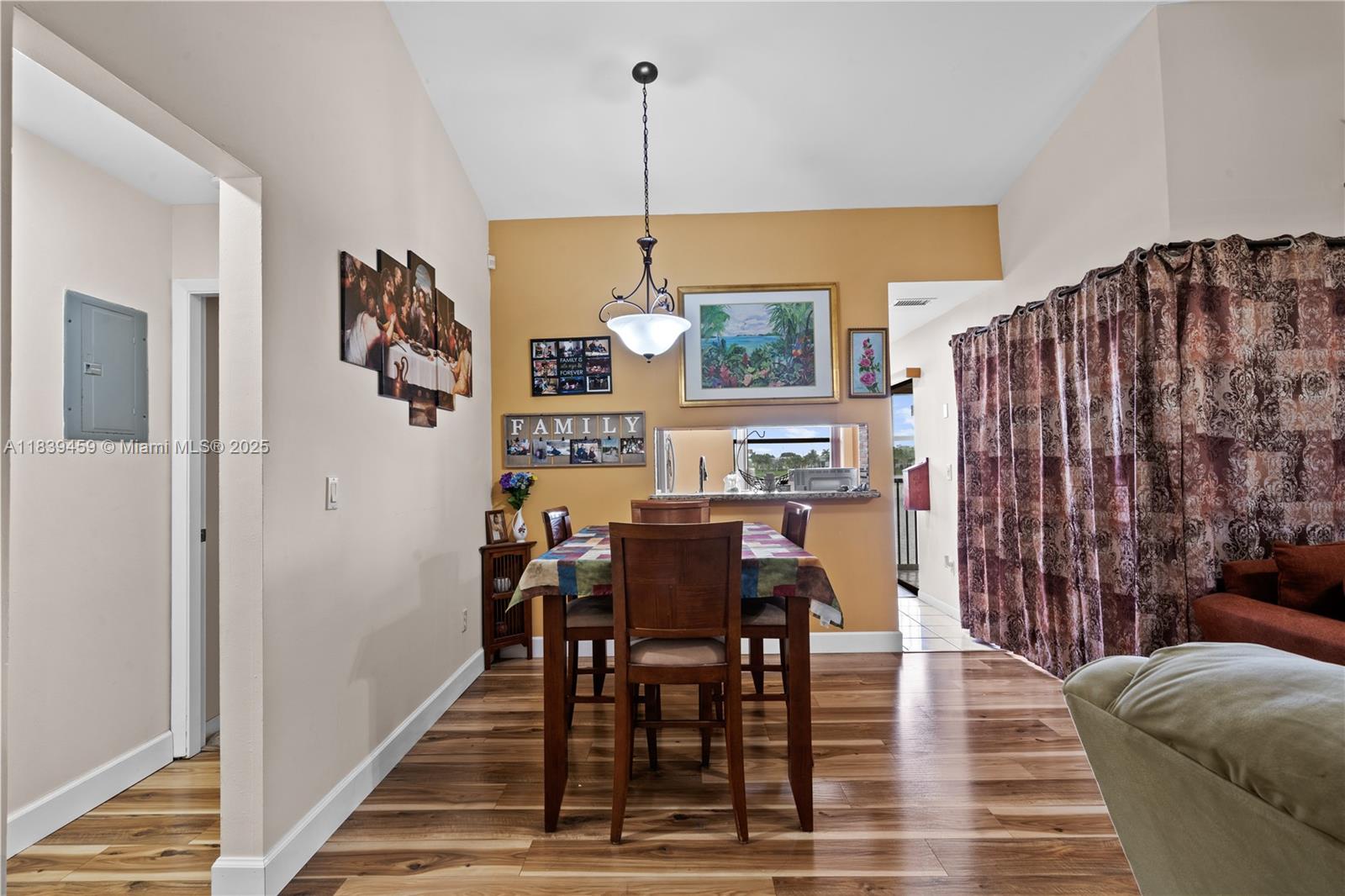 LAKESHORE CONDO 6 - Residential