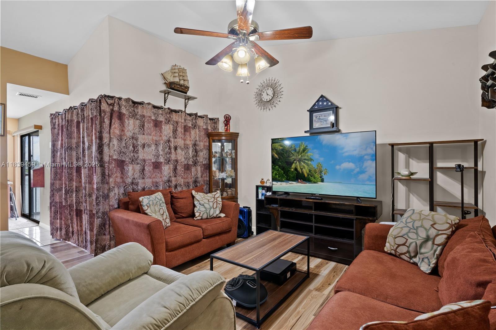 LAKESHORE CONDO 6 - Residential