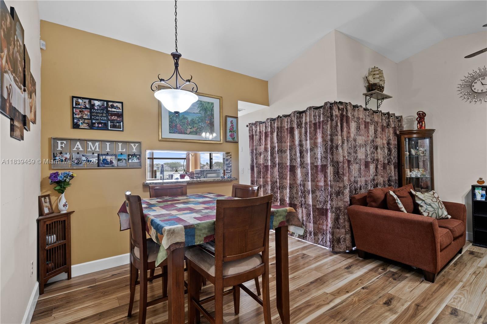 LAKESHORE CONDO 6 - Residential