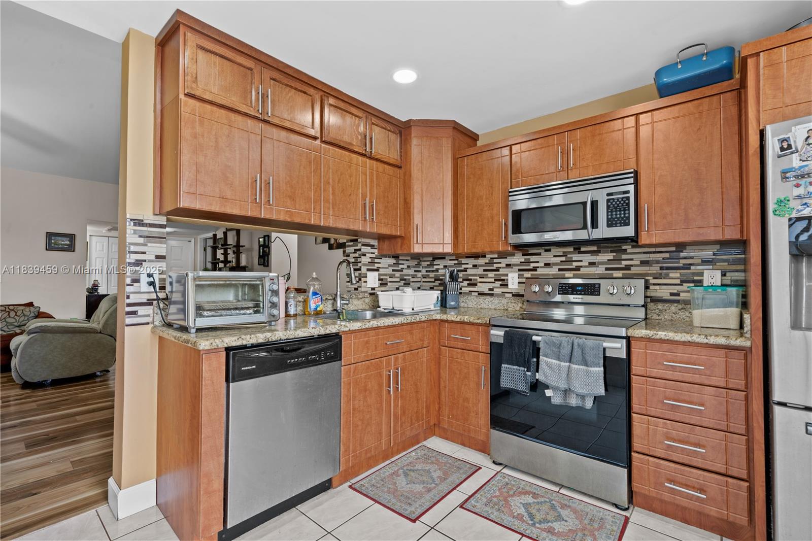 LAKESHORE CONDO 6 - Residential