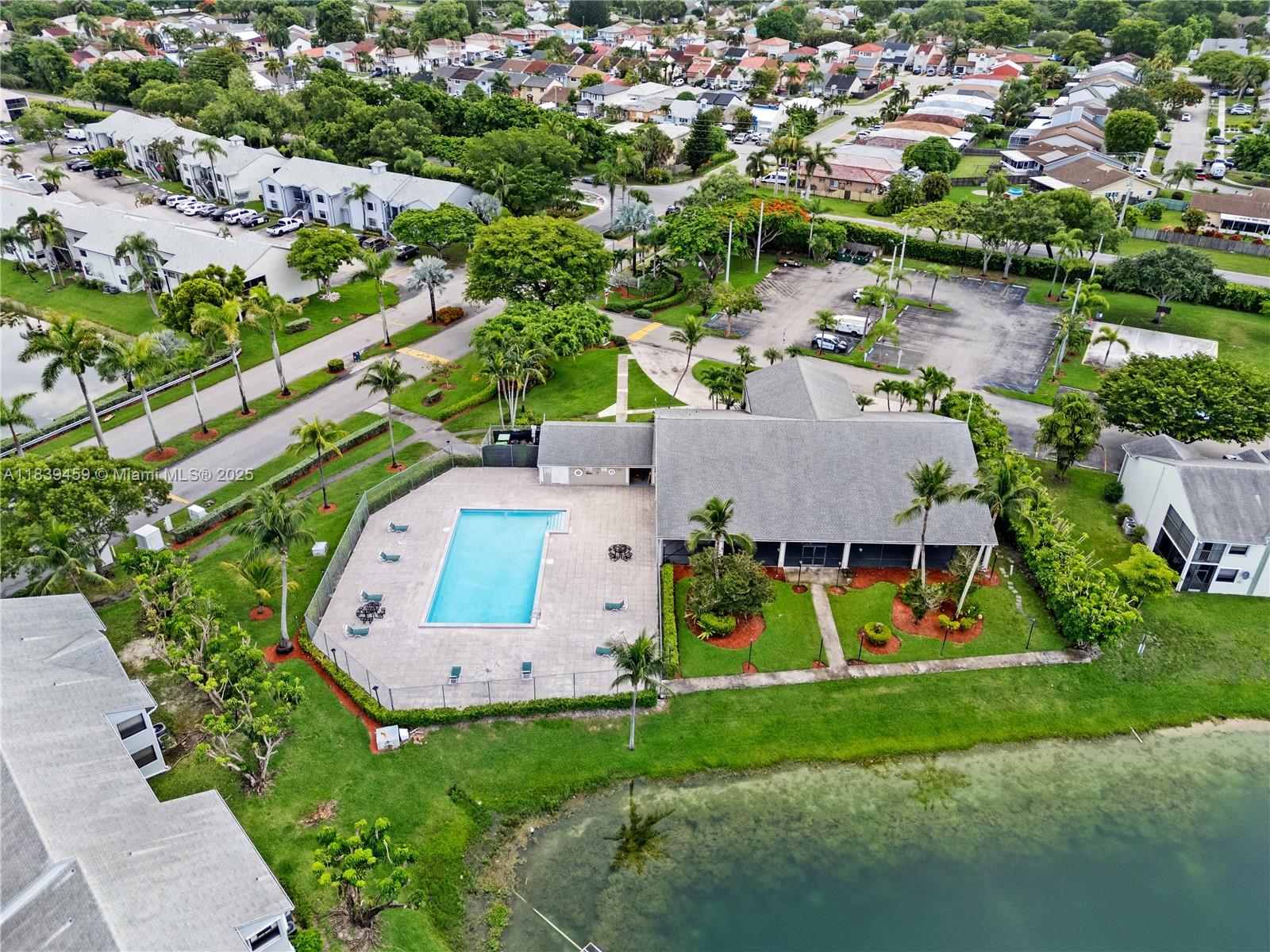 LAKESHORE CONDO 6 - Residential