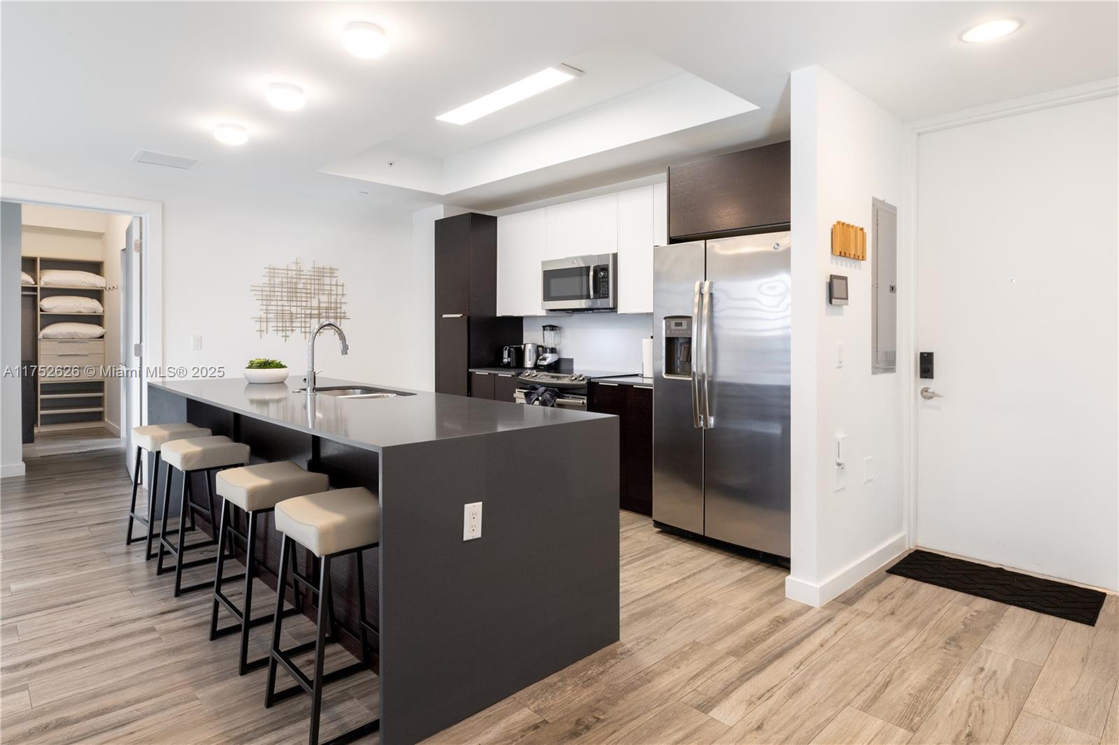 L'UCCELLO CONDO - Residential Income