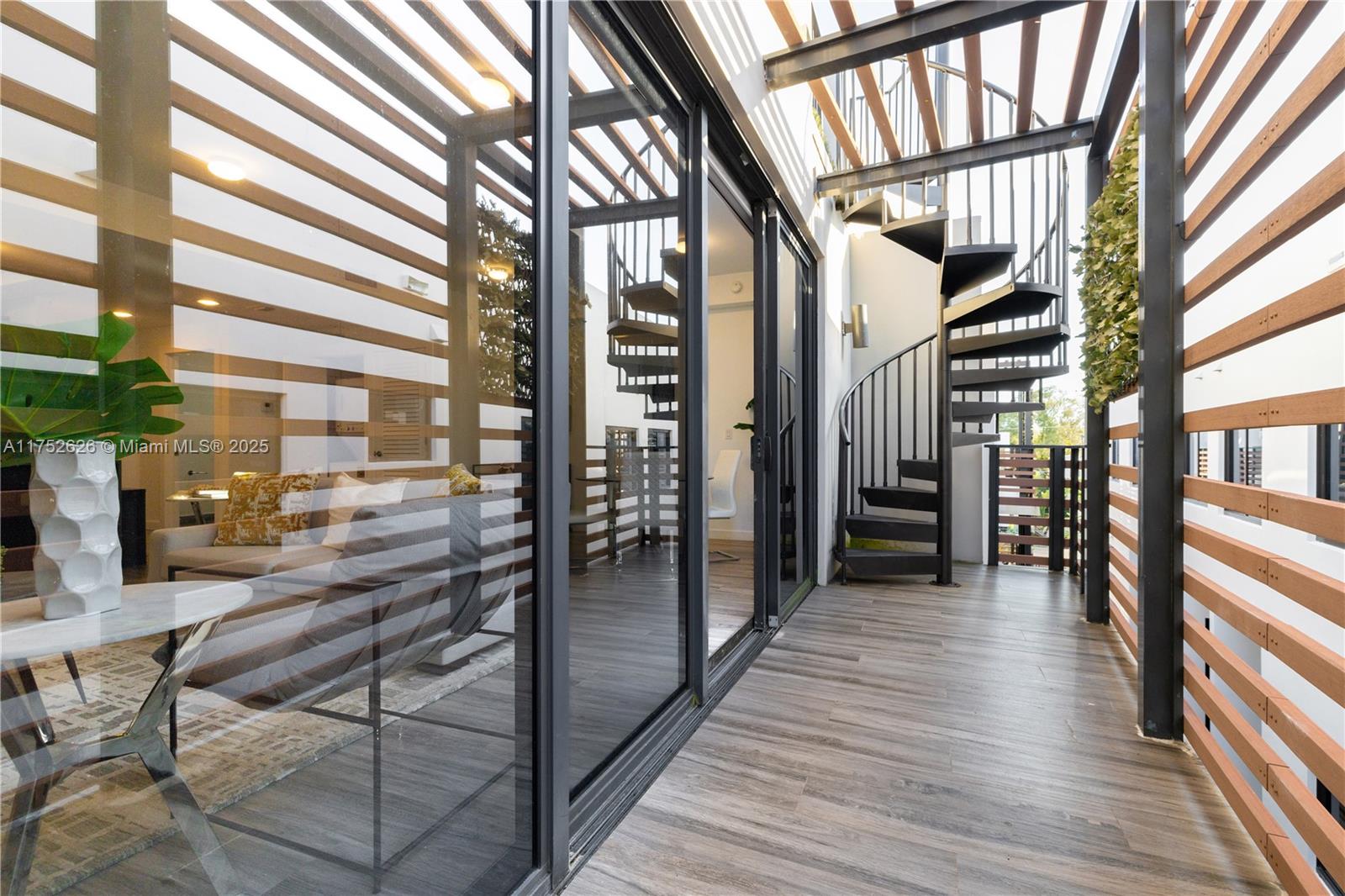 L'UCCELLO CONDO - Residential Income