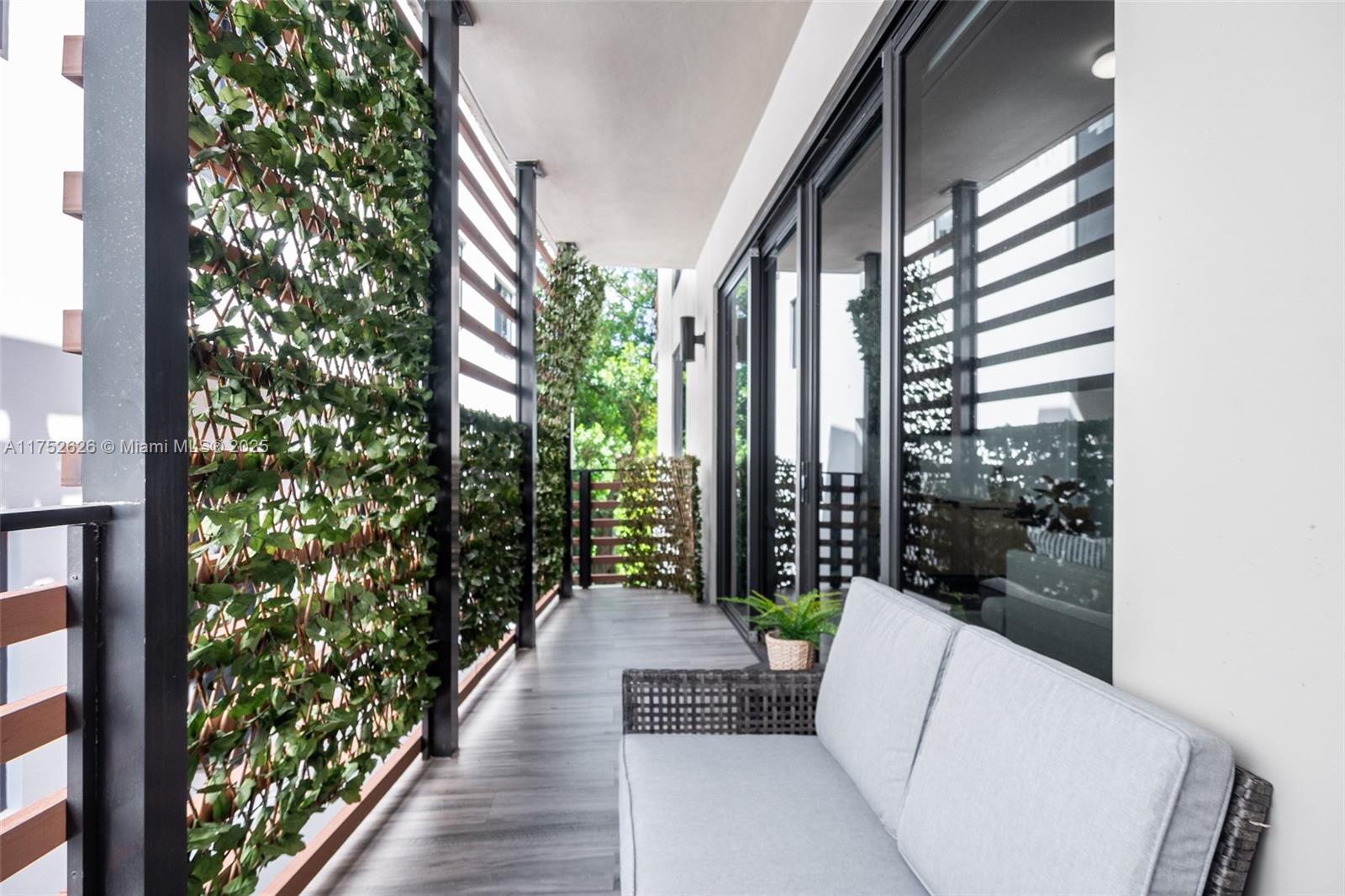 L'UCCELLO CONDO - Residential Income