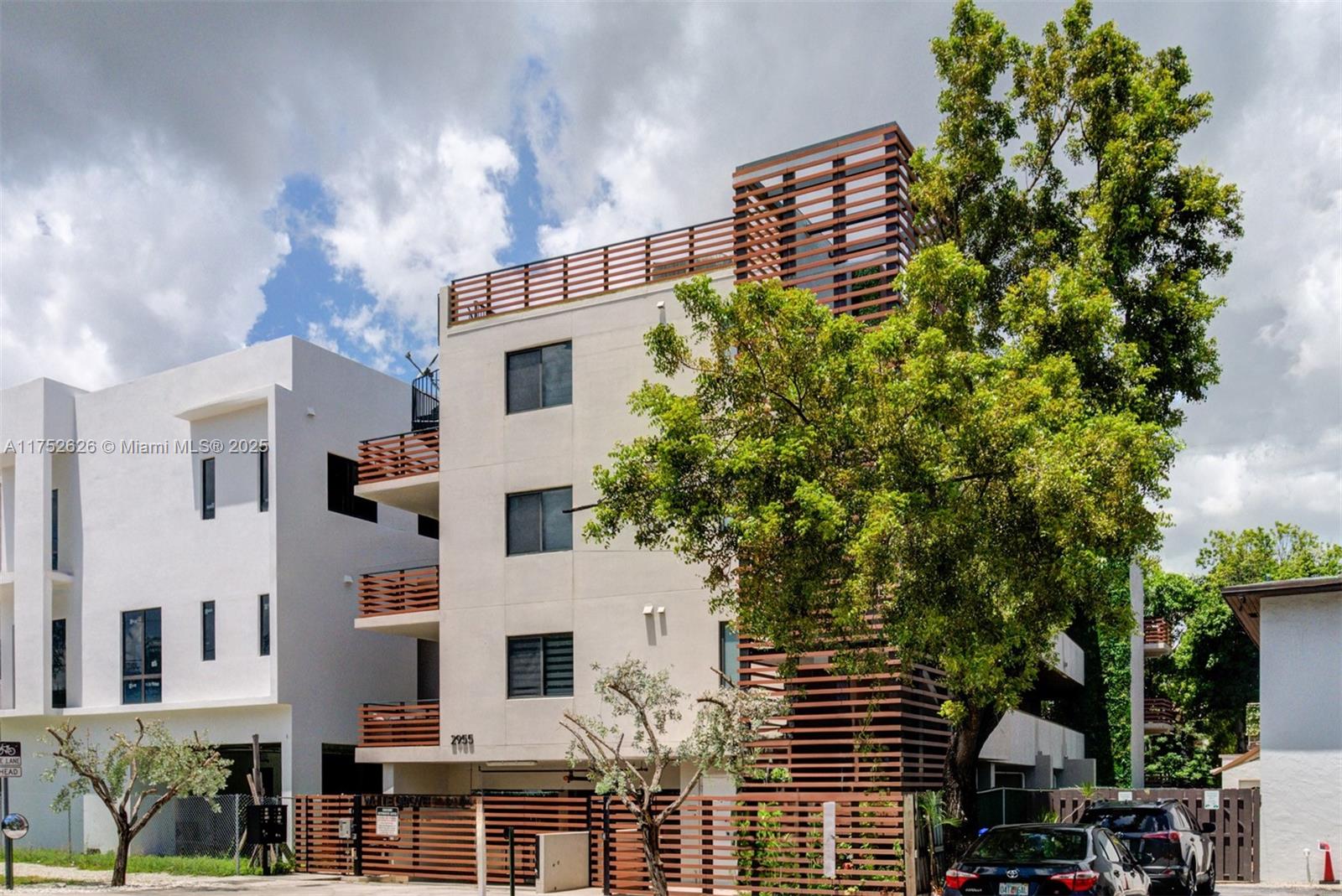 L'UCCELLO CONDO - Residential Income