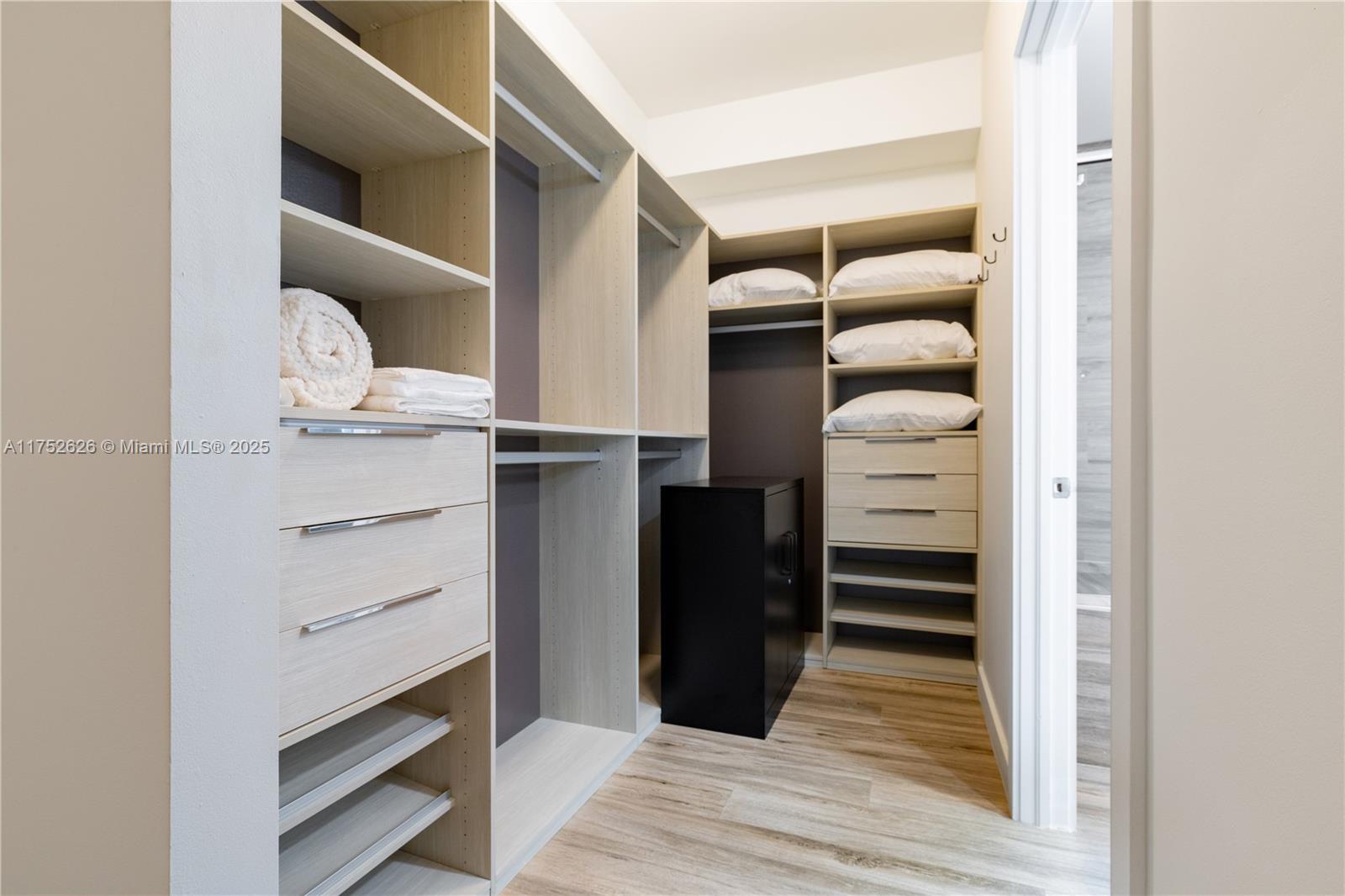 L'UCCELLO CONDO - Residential Income