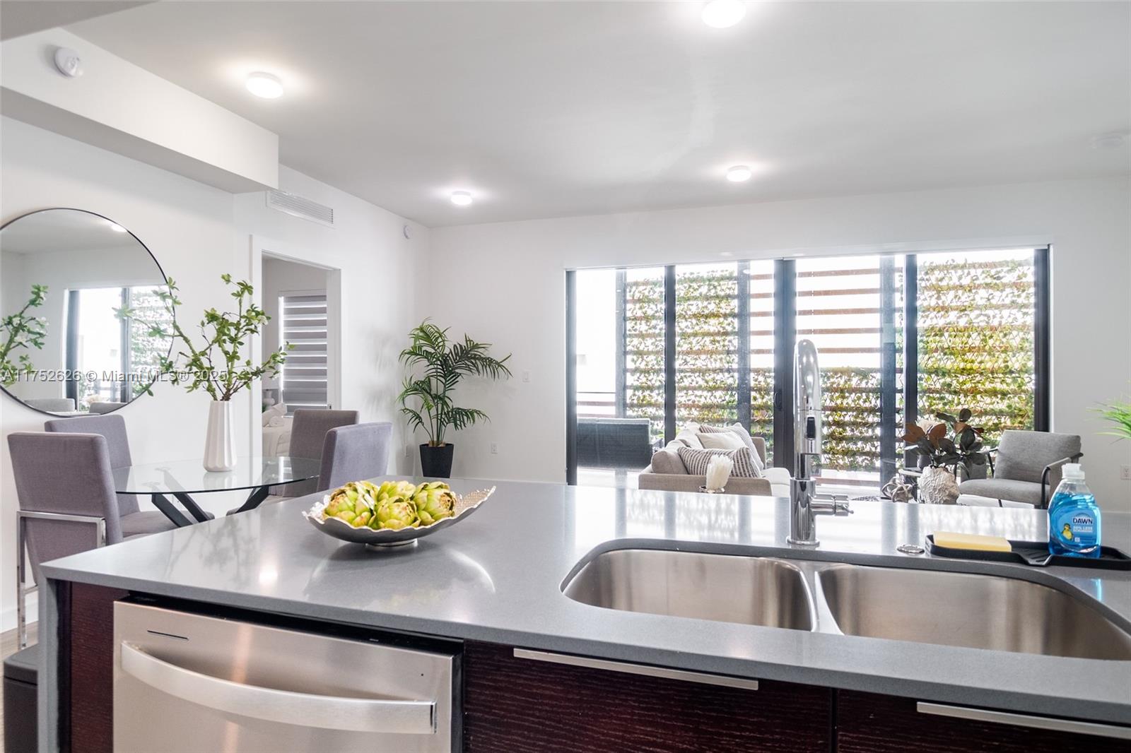 L'UCCELLO CONDO - Residential Income