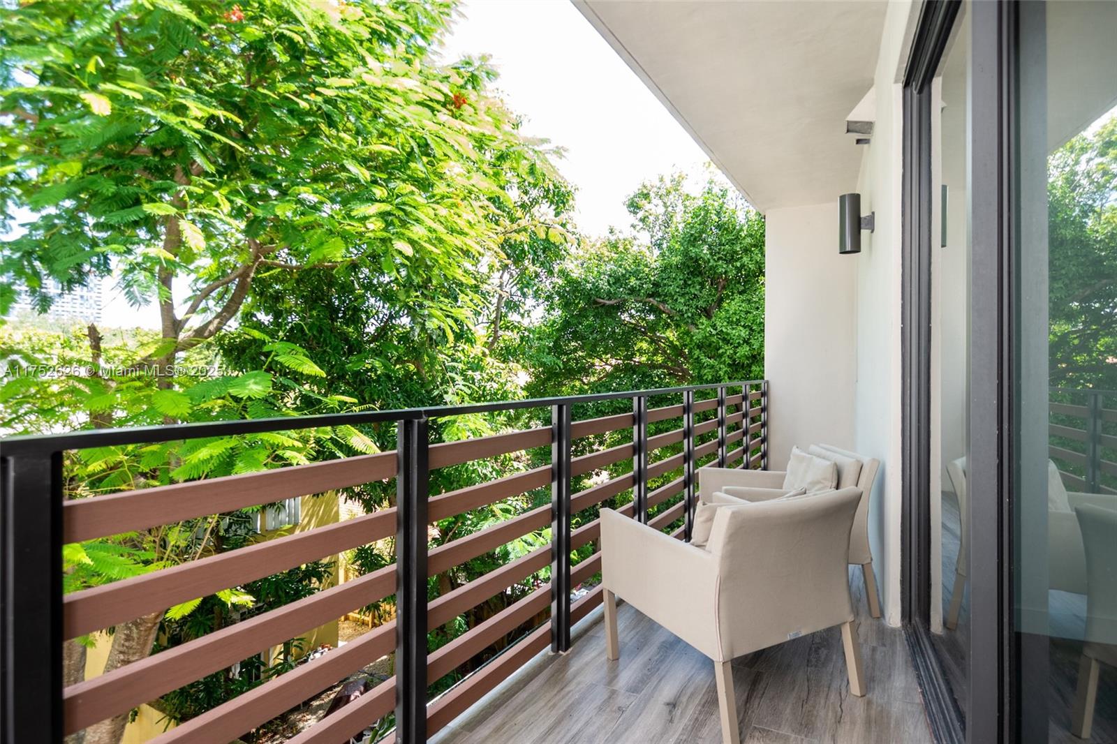 L'UCCELLO CONDO - Residential Income