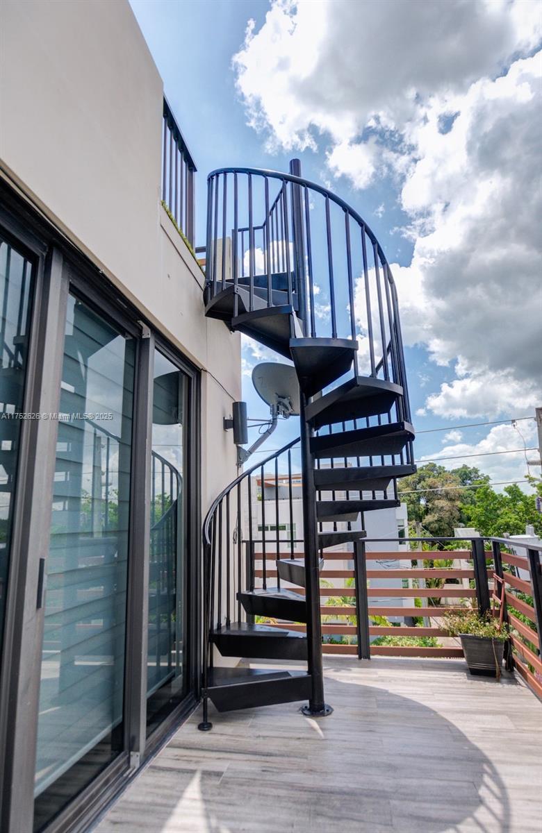L'UCCELLO CONDO - Residential Income