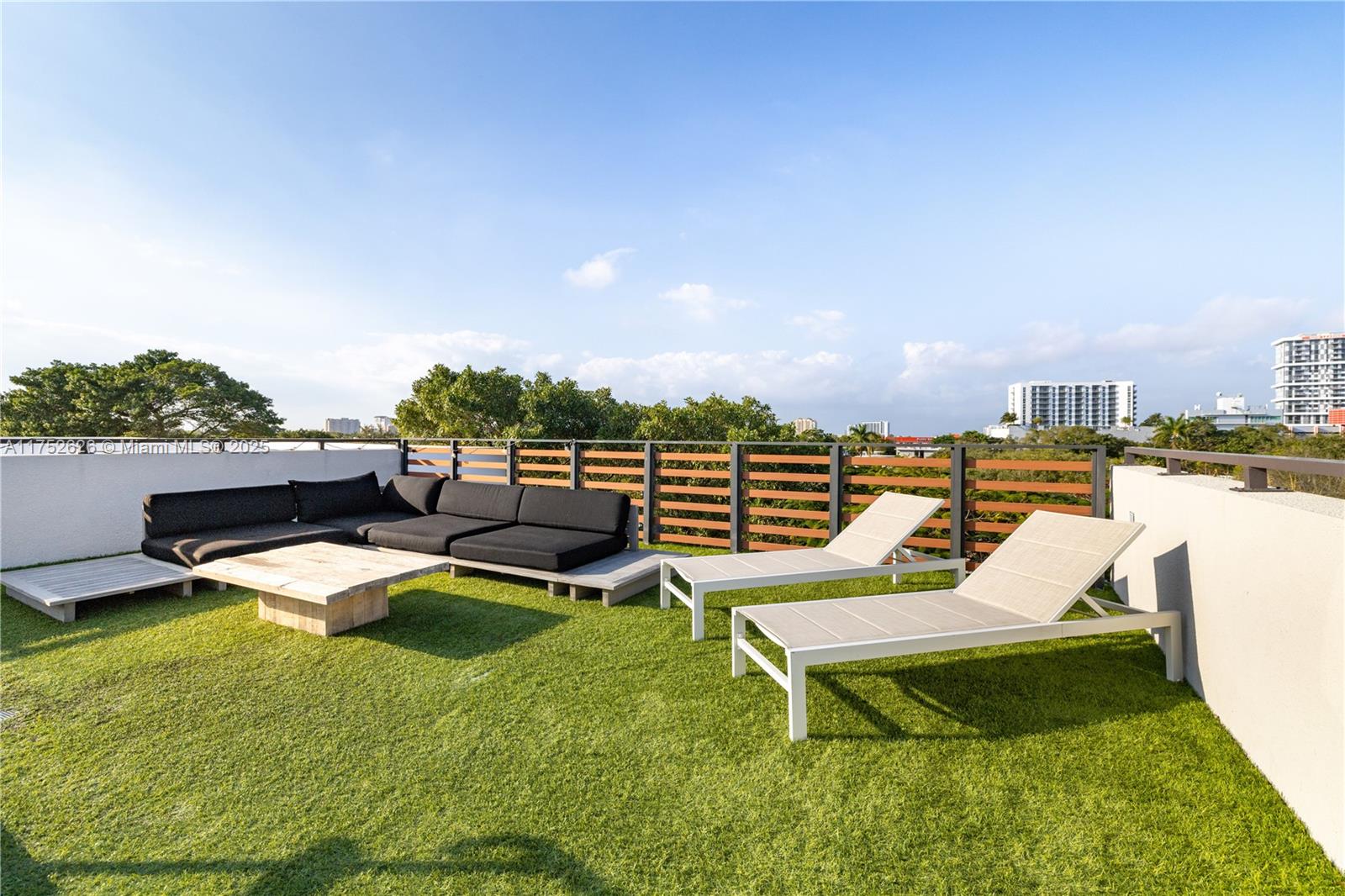 L'UCCELLO CONDO - Residential Income