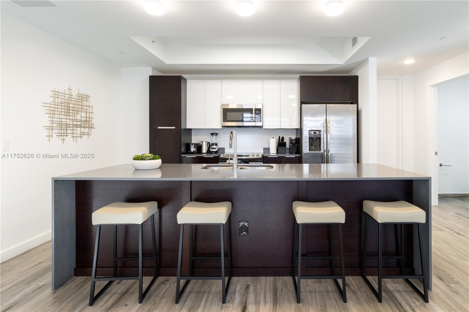 L'UCCELLO CONDO - Residential Income