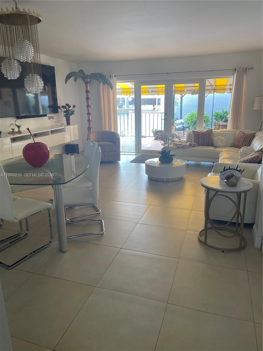 MIAMI LAKES WINDMILL GATE - Residential