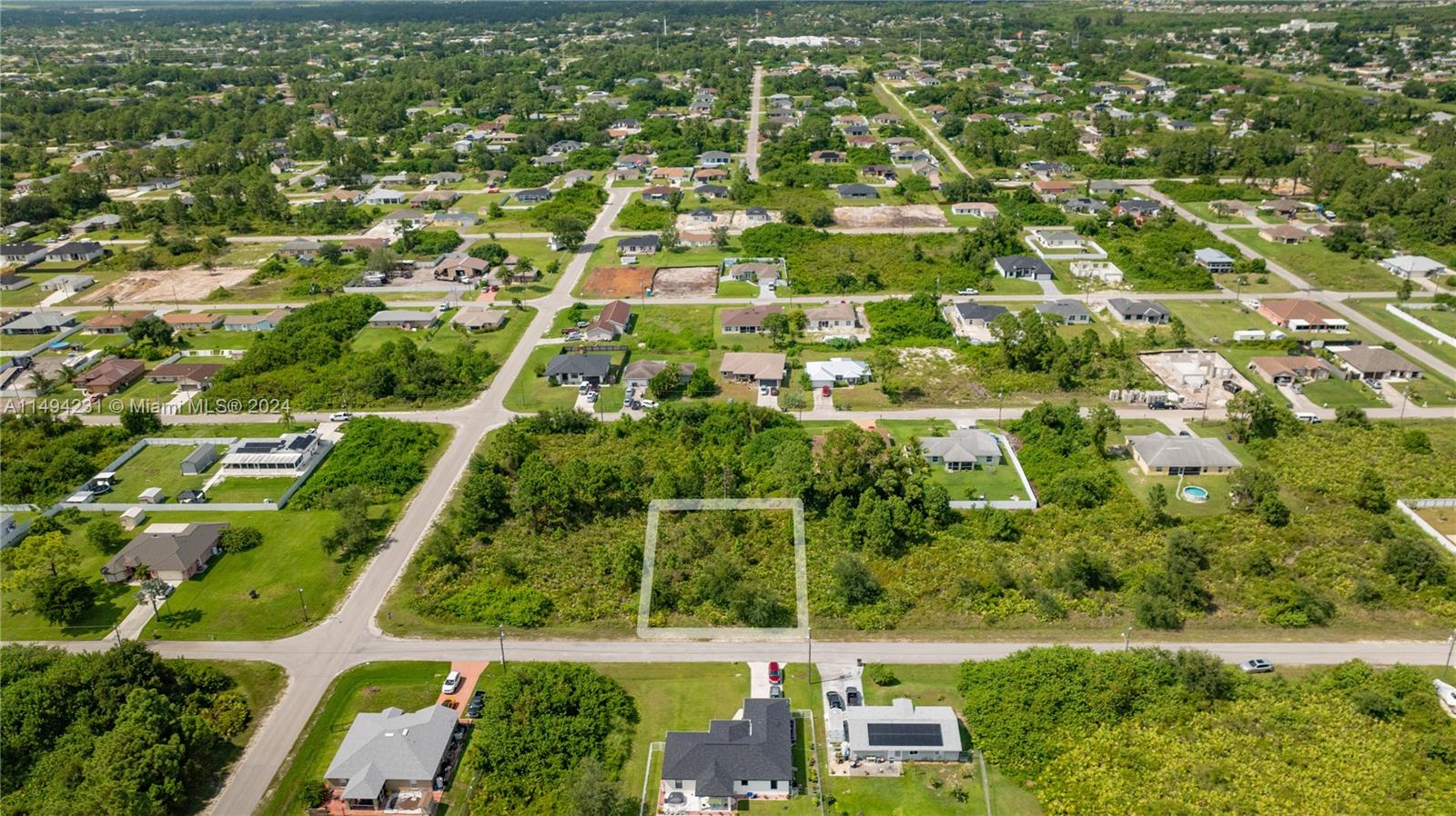 Ready for development lots. Lehigh Acres in Lee County, minutes away from East LaBelle, & Fort Myers. Rapidly growing residential community, with access to major highways. Gopher tortoise have been found on the lot.
Owner is selling 12 total lots, in various locations. Great opportunity, lots can be bought together as a package with preferred pricing. Or be sold individually. Reach out for other lot locations.