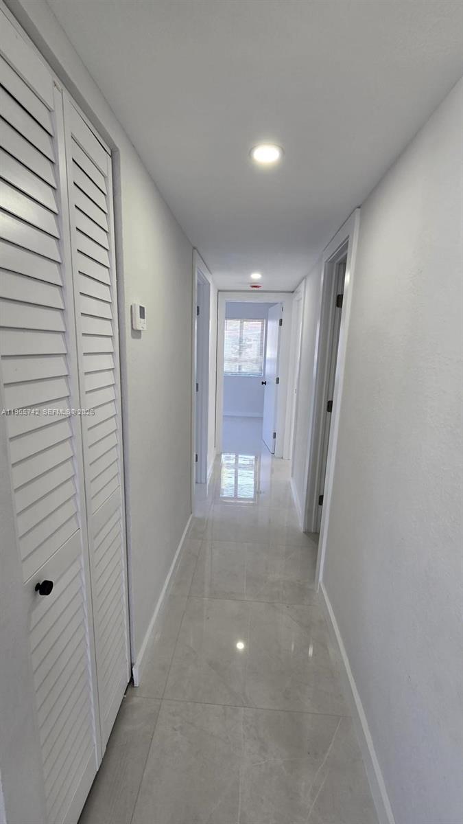 LAKESIDE MANOR - Residential