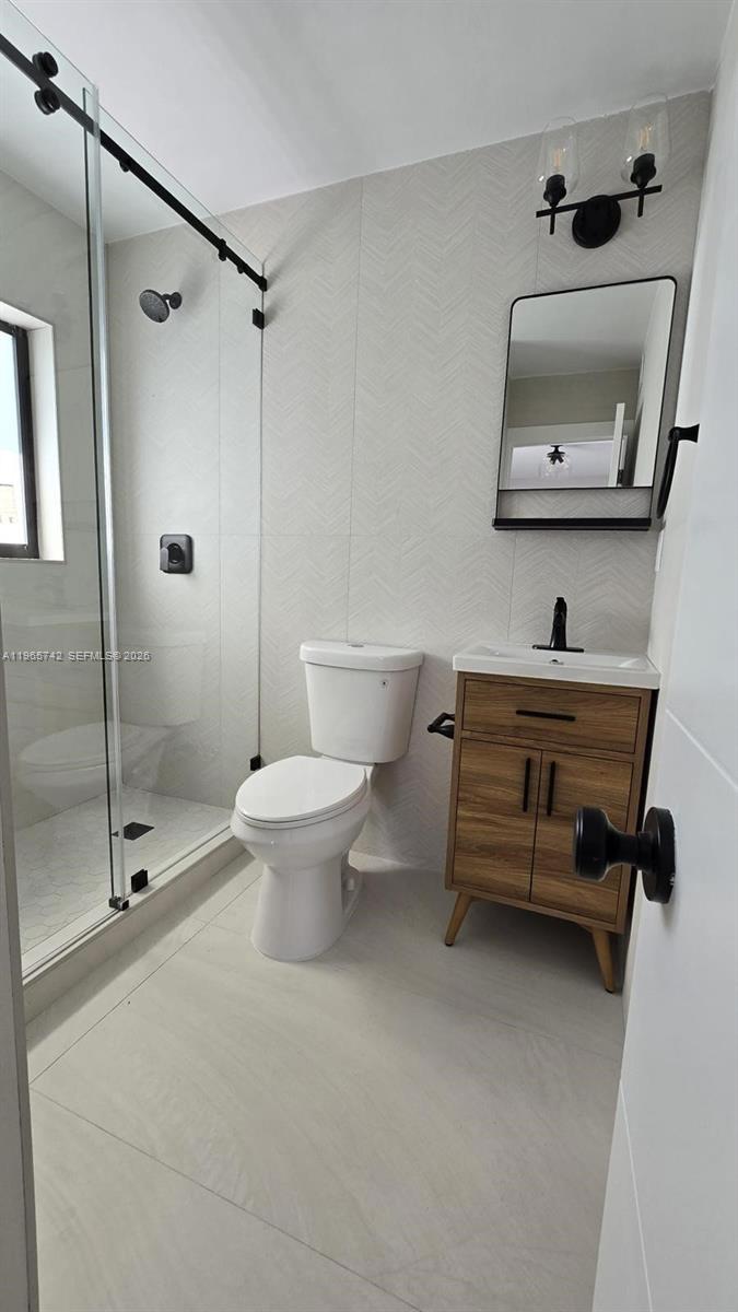 LAKESIDE MANOR - Residential