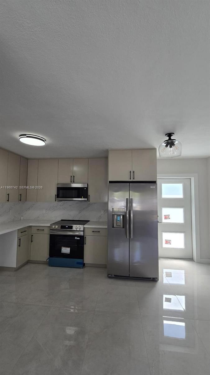 LAKESIDE MANOR - Residential