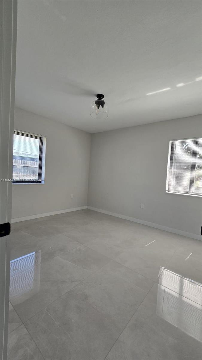 LAKESIDE MANOR - Residential