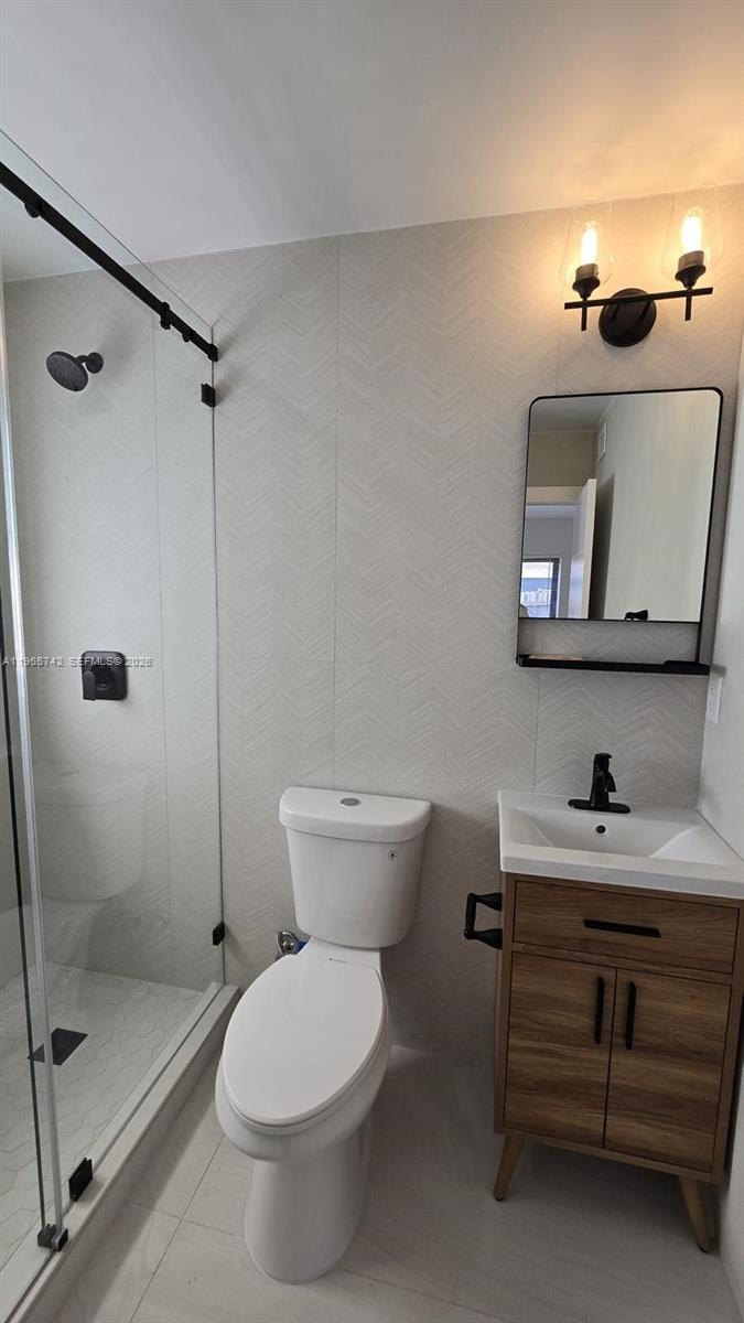 LAKESIDE MANOR - Residential