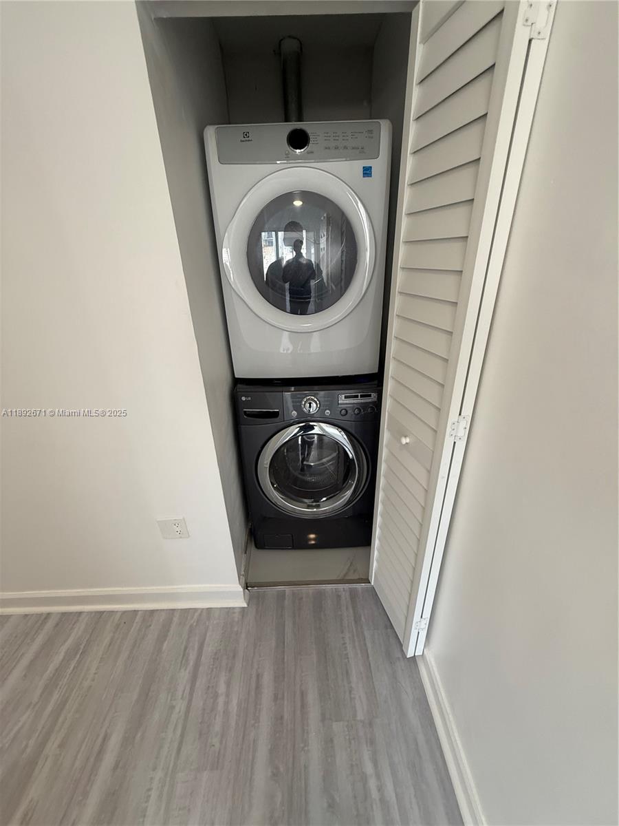 PARADISE GARDENS - Residential Lease