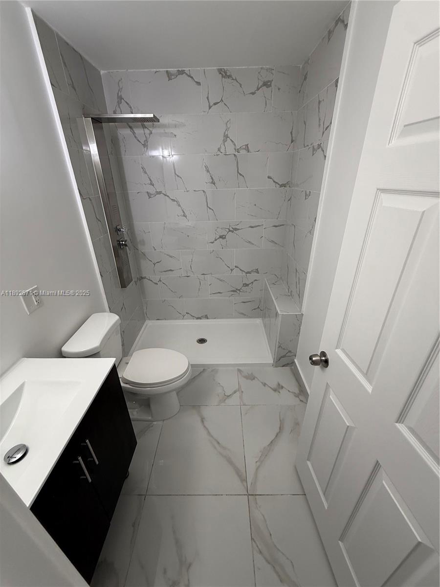 PARADISE GARDENS - Residential Lease