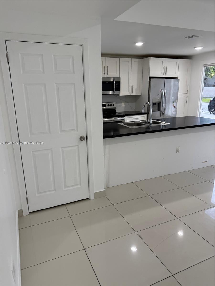 PARADISE GARDENS - Residential Lease