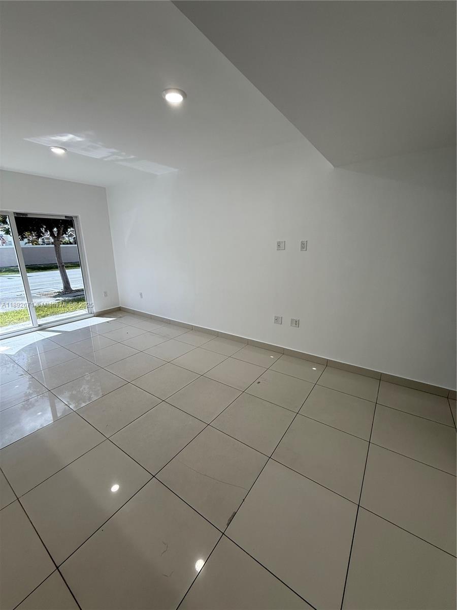 PARADISE GARDENS - Residential Lease