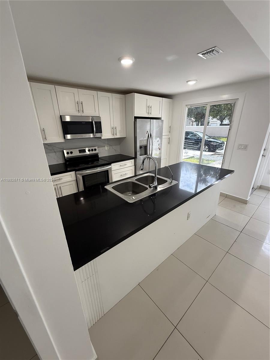 PARADISE GARDENS - Residential Lease