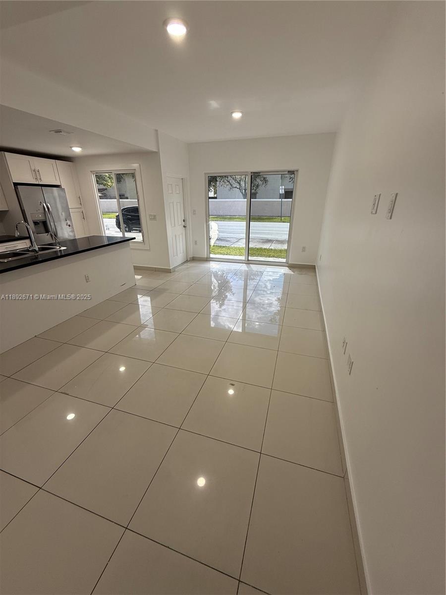 PARADISE GARDENS - Residential Lease