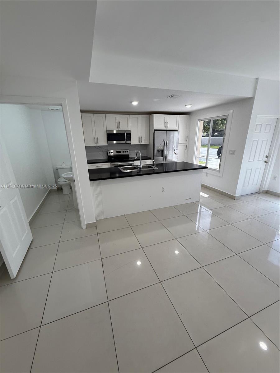 PARADISE GARDENS - Residential Lease