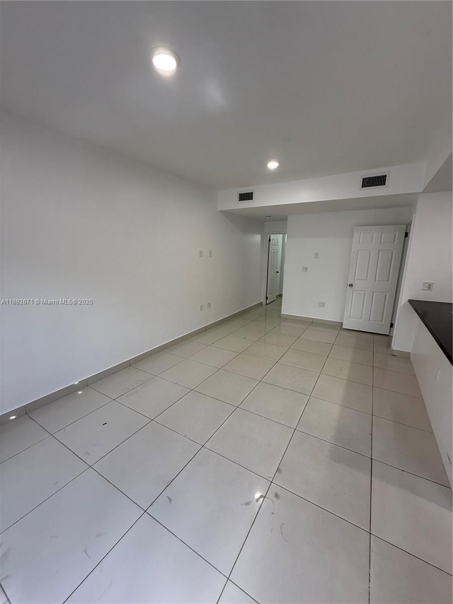 PARADISE GARDENS - Residential Lease
