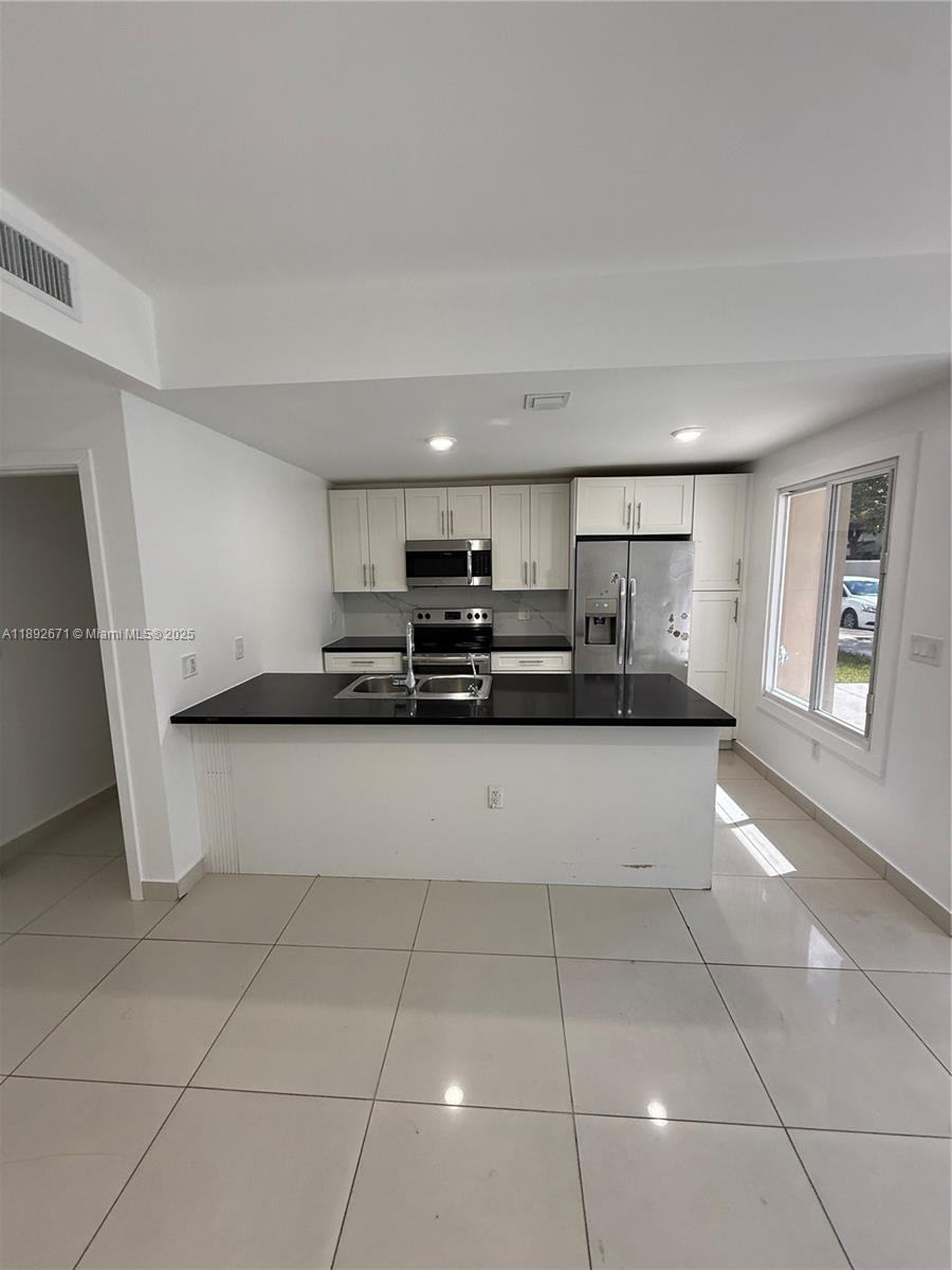 PARADISE GARDENS - Residential Lease