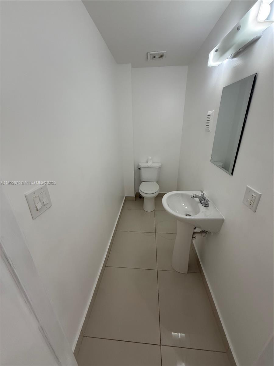 PARADISE GARDENS - Residential Lease