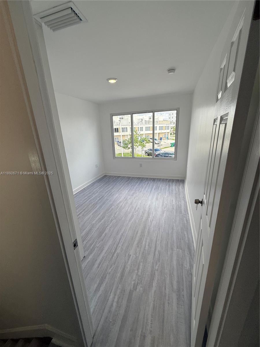 PARADISE GARDENS - Residential Lease