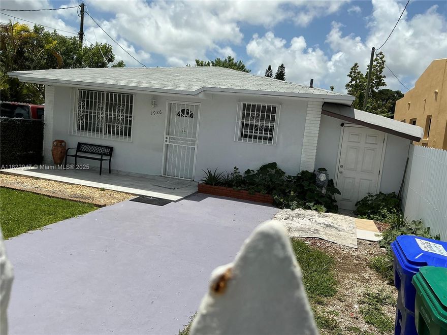 Drop what you’re doing and come see this spectacularly renovated duplex, minutes from all the action in Miami. This legal duplex, with over 2000 ft.² of living area is located in the booming area of Alapattah The property is located on a quiet block, and his minutes from fine dining, nightlife, and the best shopping Miami has to offer. Move fast and don’t miss out on this stunning income, producing investment property, or live in a beautiful home and rent the other units to make cash flow and cover your mortgage.