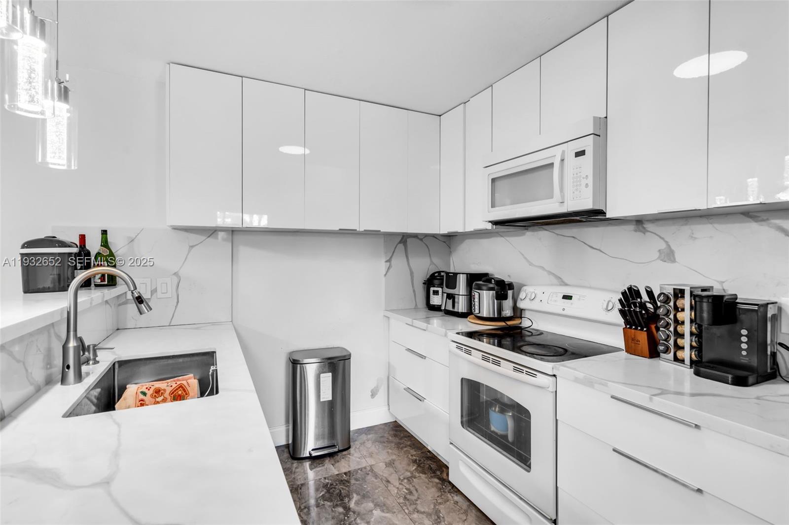 C H E ACRES - Residential